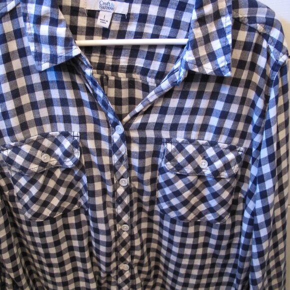 Sitewide Sale Croft and barrow Button Down top with pockets Size Large - Picture 2 of 4